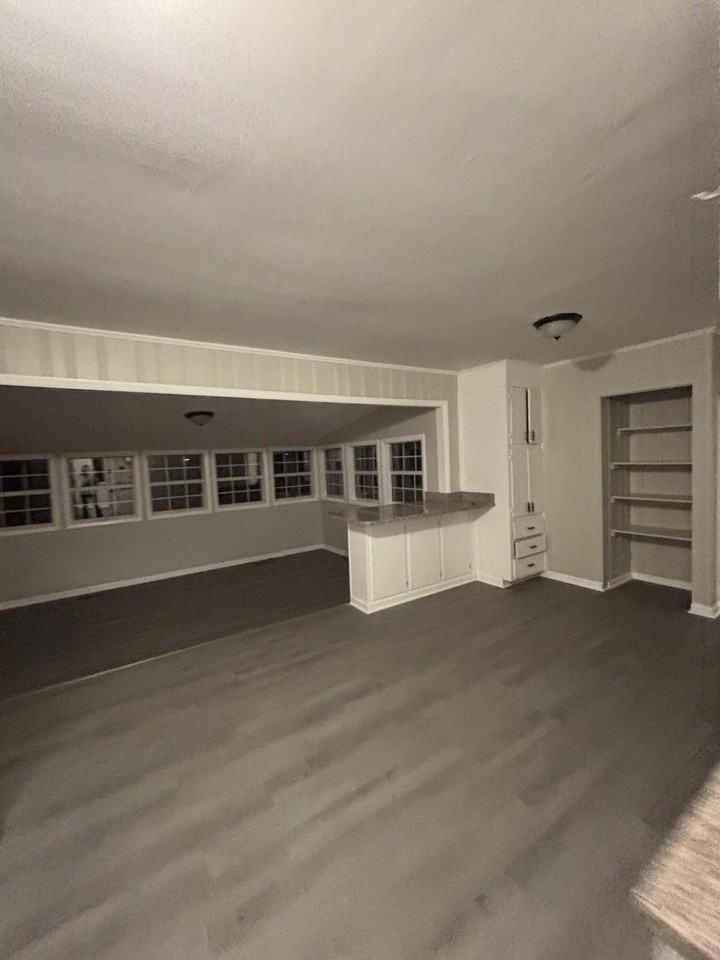 2458 Leslie Cir - Photo 2 of 17