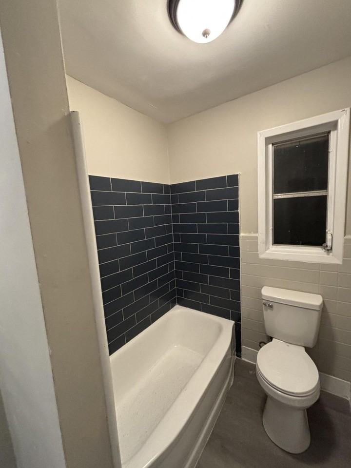 2458 Leslie Cir - Photo 3 of 17