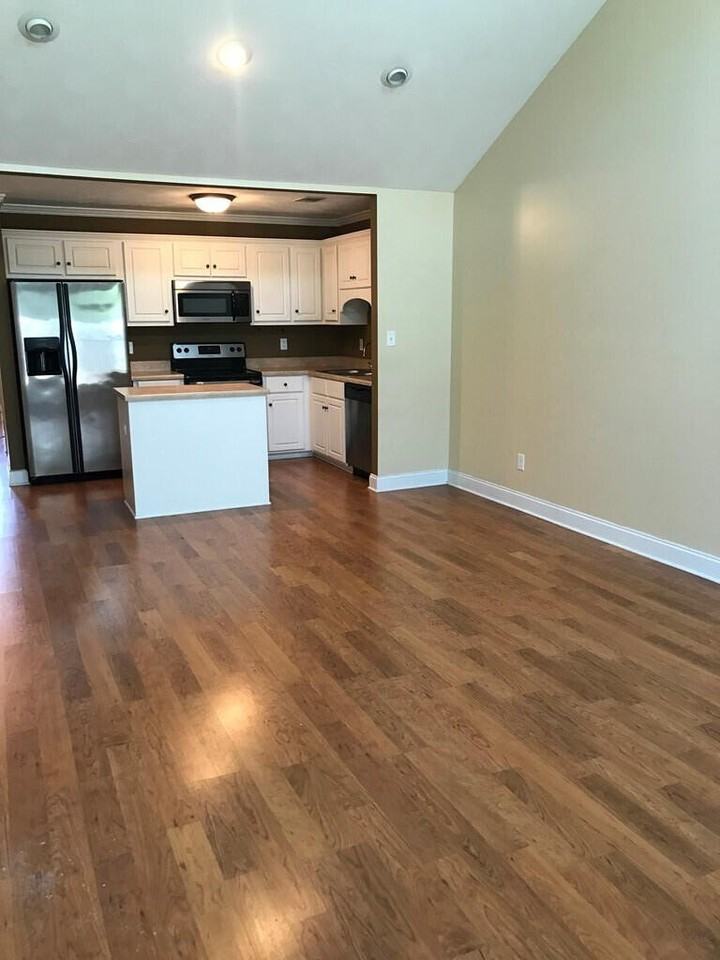 847 Bryan Cir - Photo 3 of 6