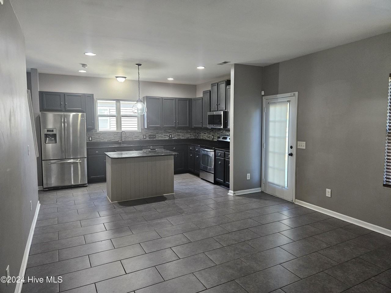 210 Long Pond Dr - Photo 6 of 27