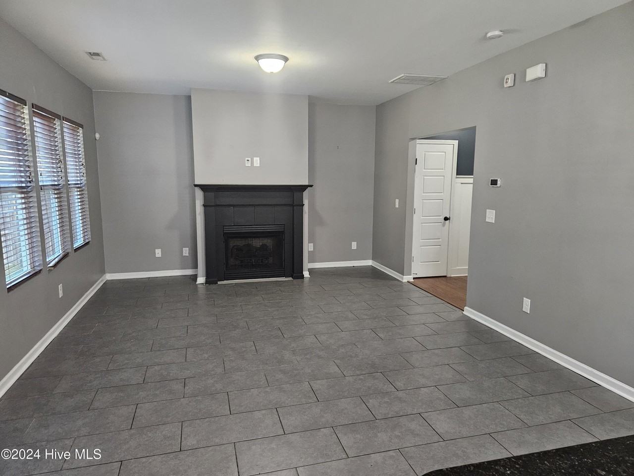210 Long Pond Dr - Photo 7 of 27
