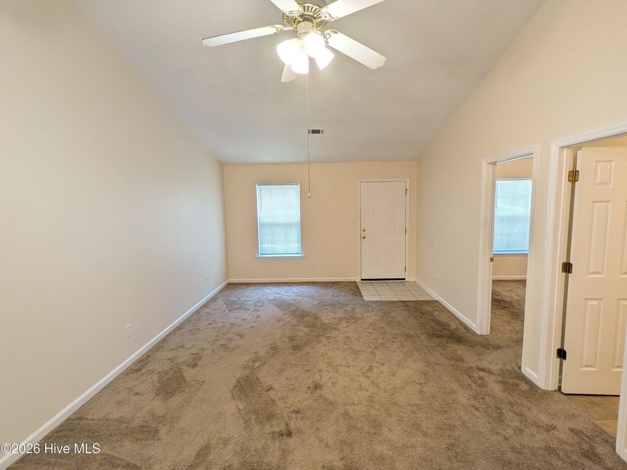 526 Edgecliff Ln - Photo 2 of 18
