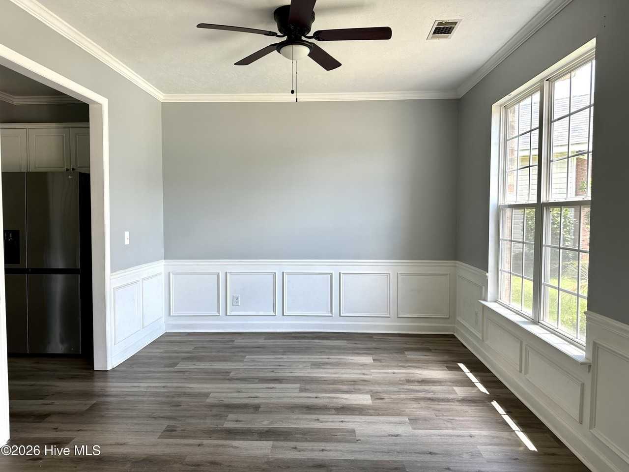 1305 Wickham Ct - Photo 5 of 37