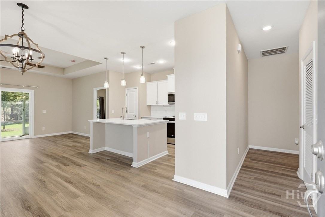 130 Danbury Ct - Photo 4 of 50