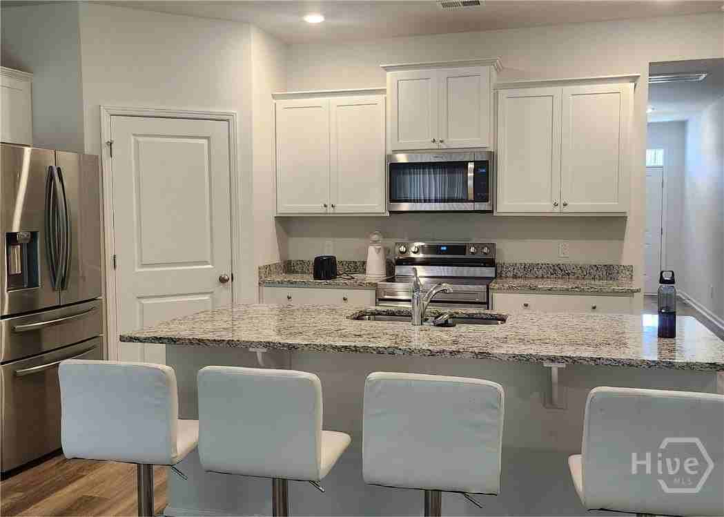 140 Charles Ln - Photo 4 of 16