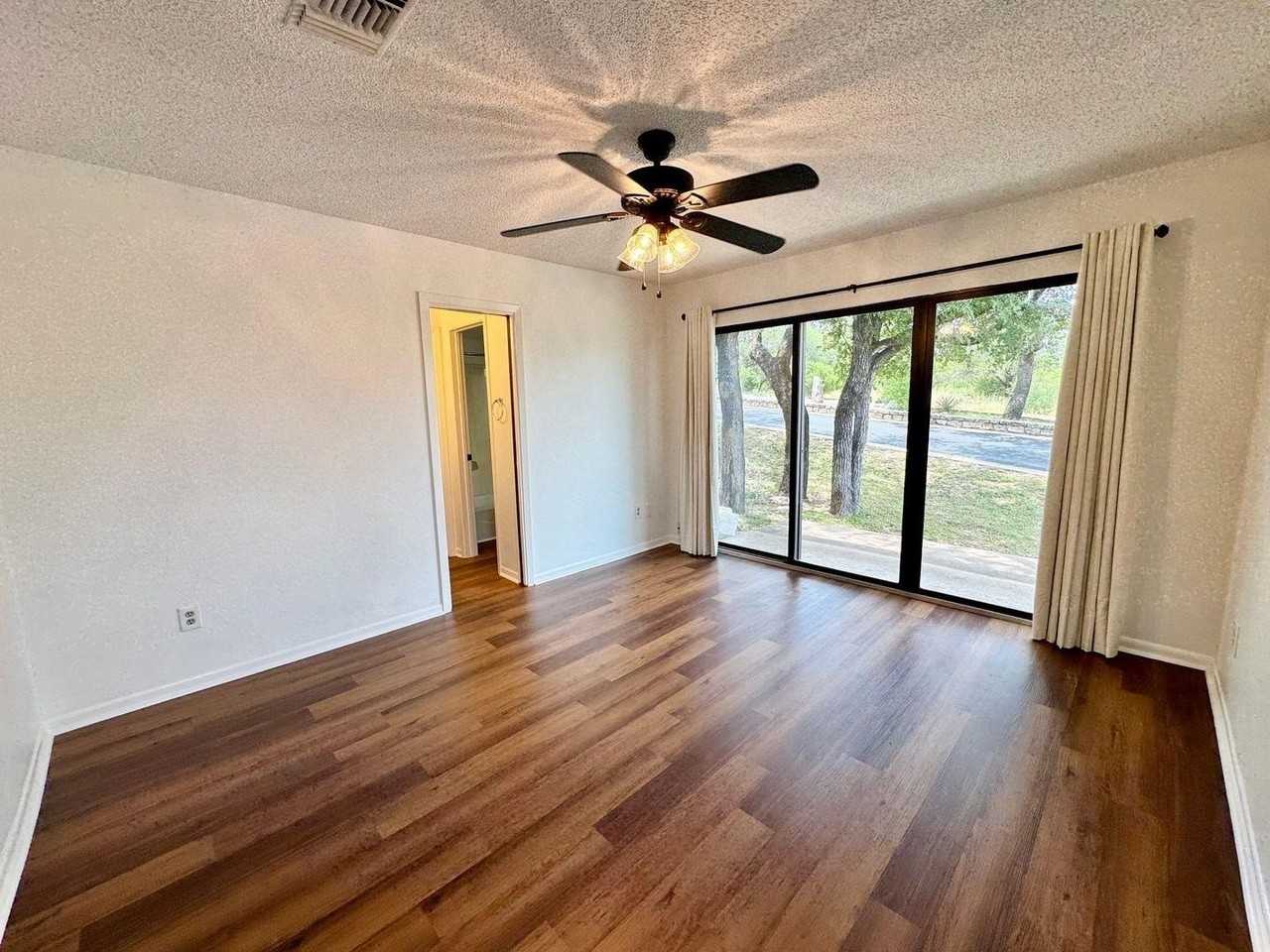 800 Grassy Knl Apt D - Photo 4 of 21