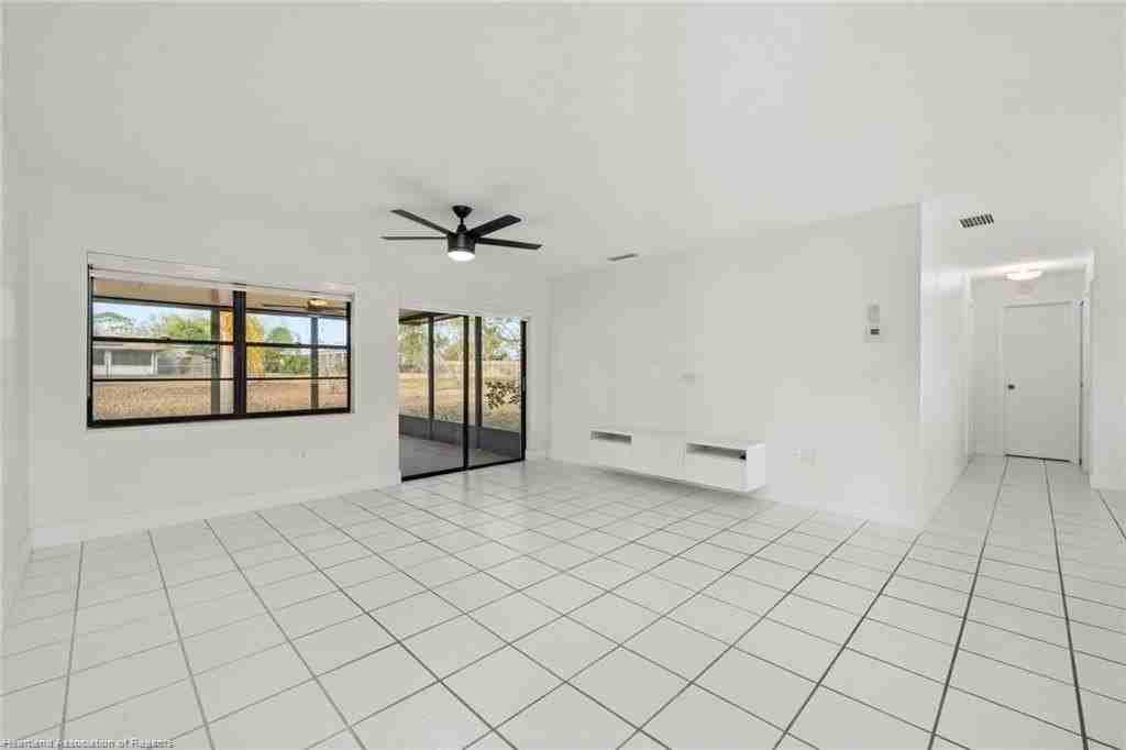 3407 Divot Rd - Photo 6 of 39