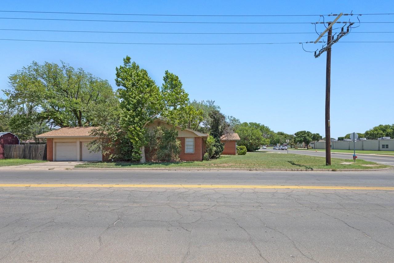 2826 58th St - Photo 4 of 50