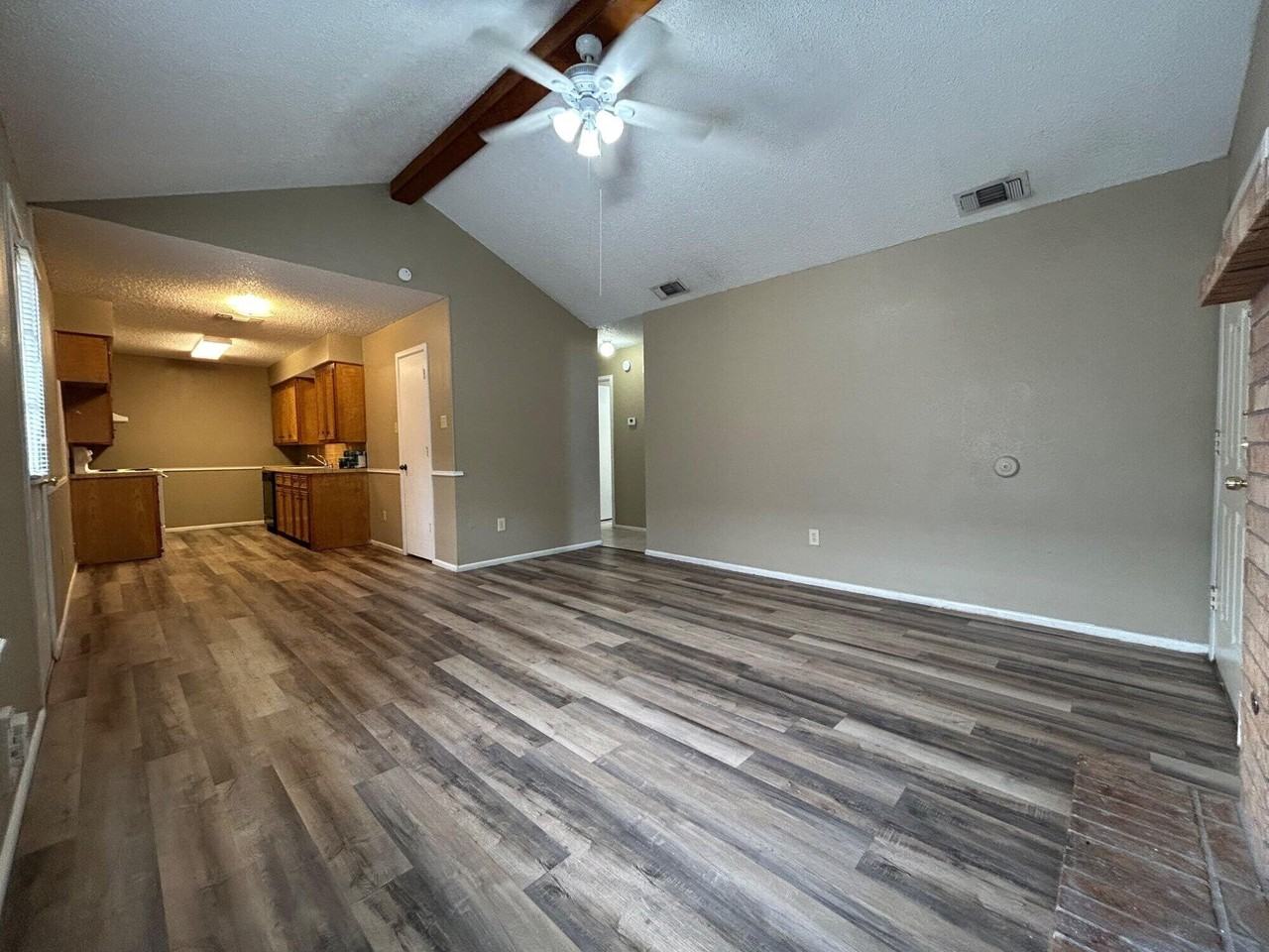 6101 37th St #B - Photo 3 of 11