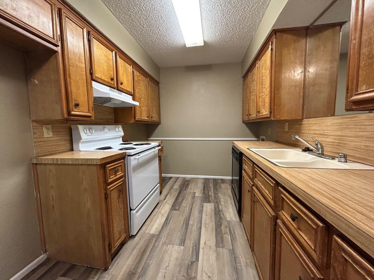 6101 37th St #B - Photo 4 of 11