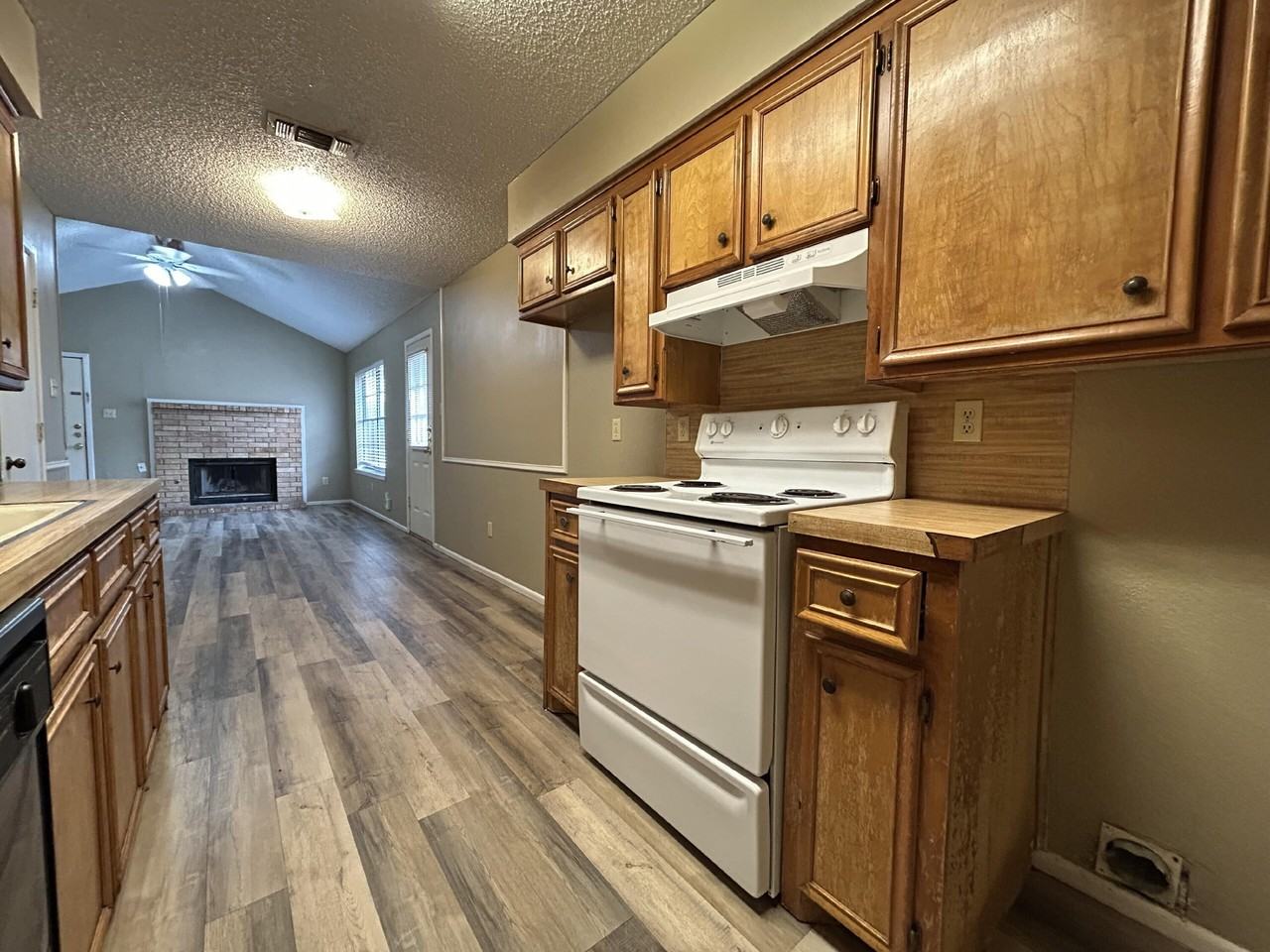 6101 37th St #B - Photo 5 of 11