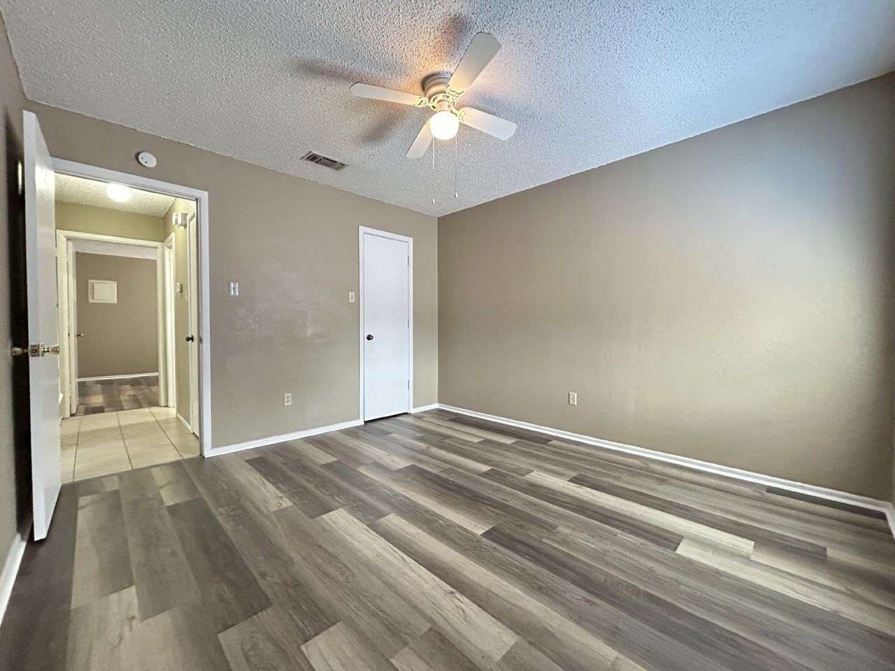 6101 37th St #B - Photo 7 of 11