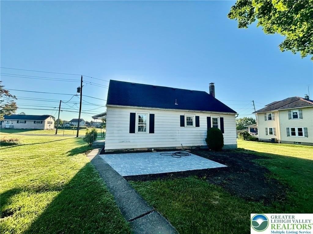 23 Schoeneck Ave - Photo 3 of 14