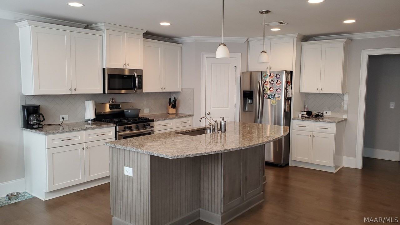 1015 Allison Dr - Photo 2 of 28