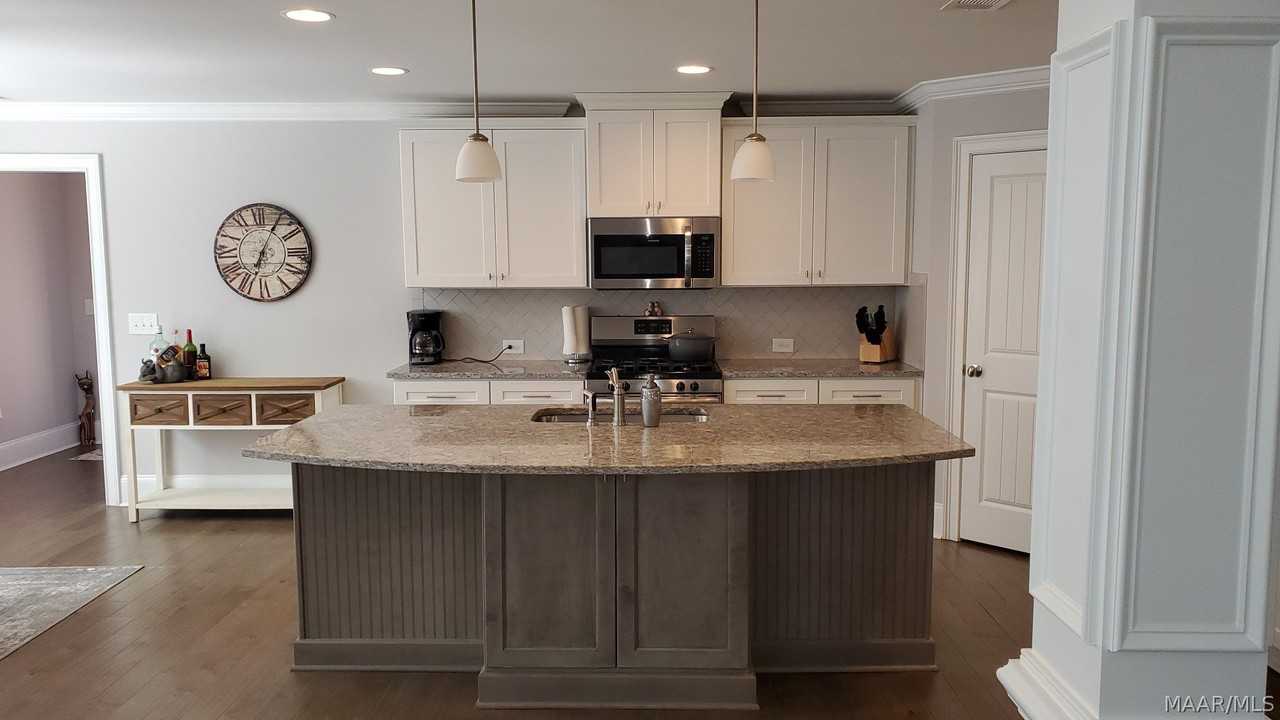 1015 Allison Dr - Photo 4 of 28