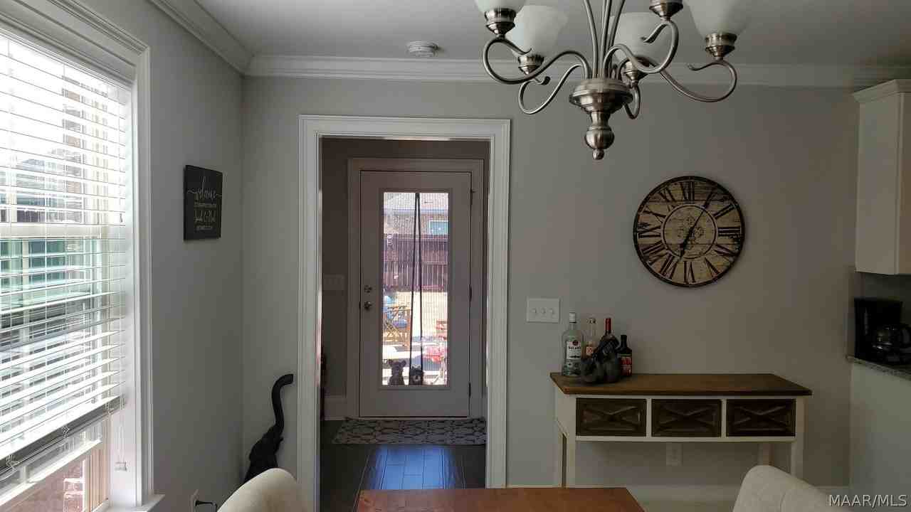 1015 Allison Dr - Photo 5 of 28