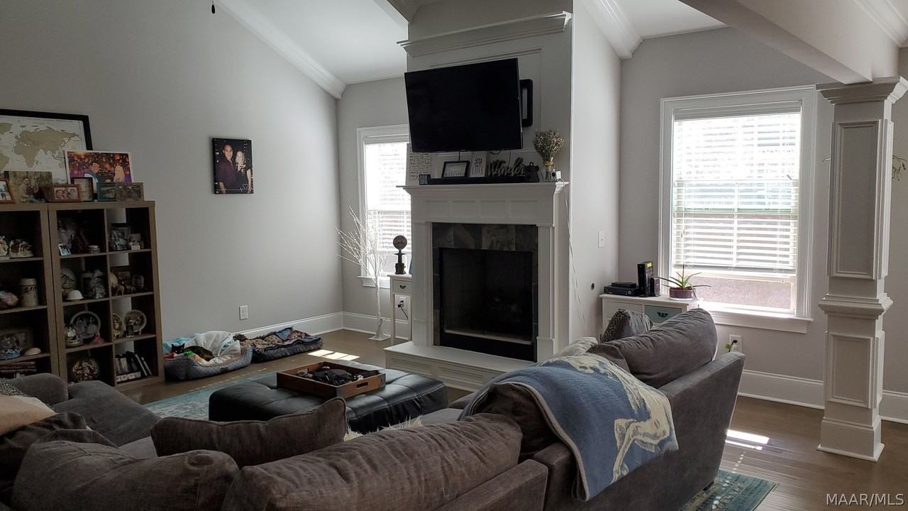 1015 Allison Dr - Photo 6 of 28