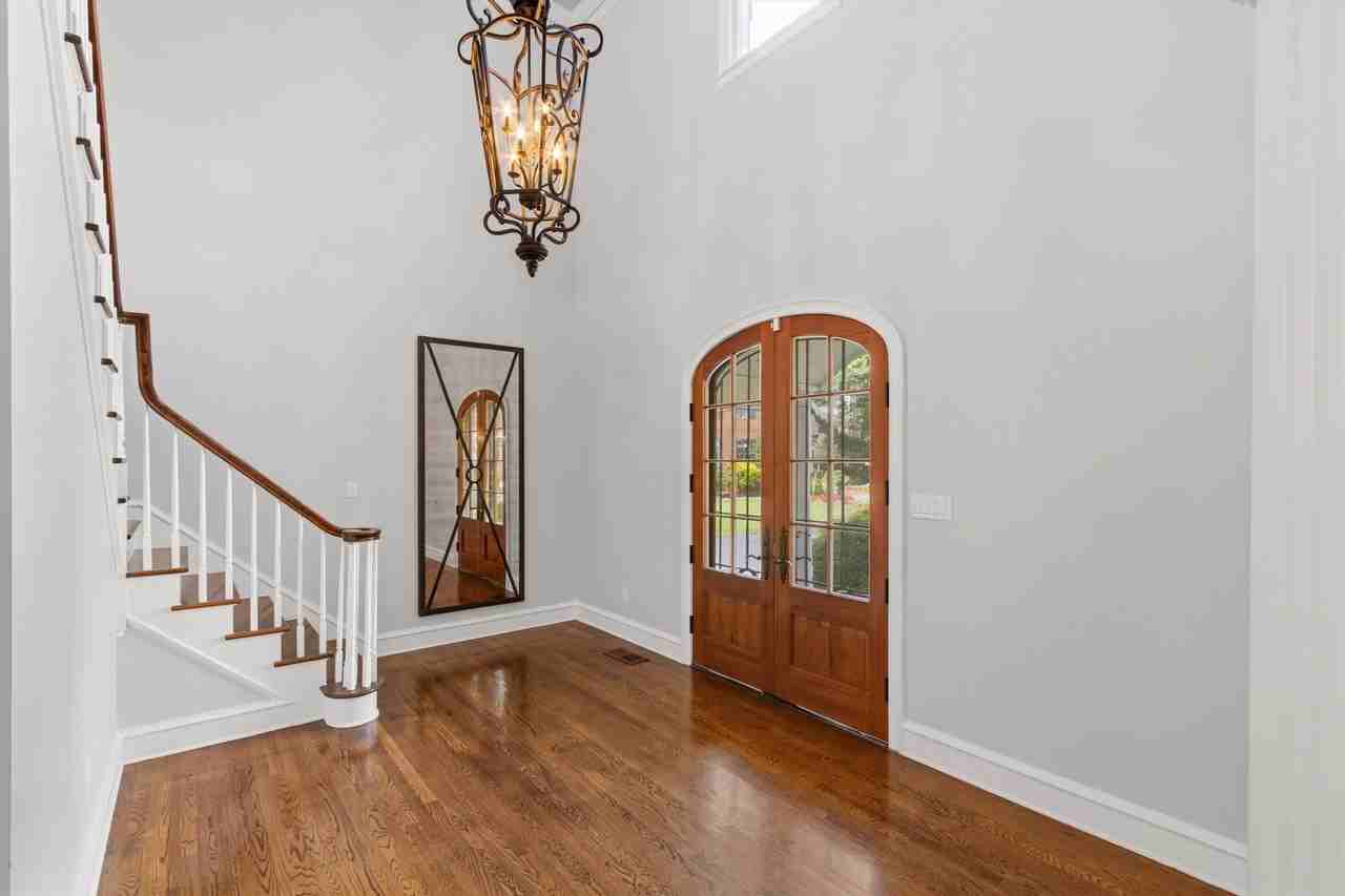 1574 Whitmar Pl E - Photo 3 of 40