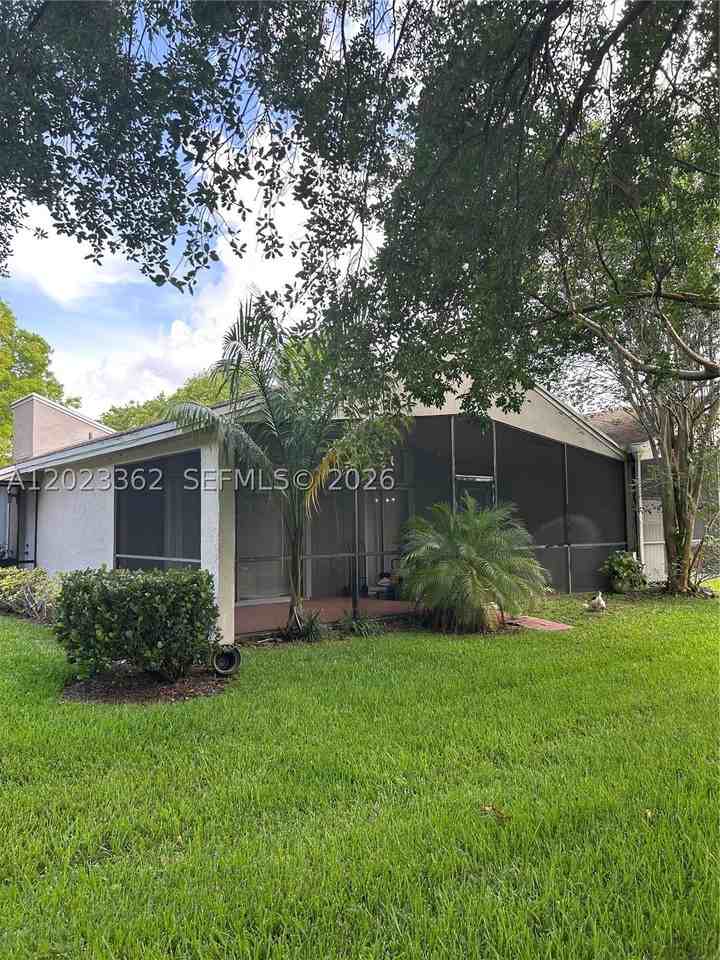 578 Woodgate Cir #E - Photo 3 of 19