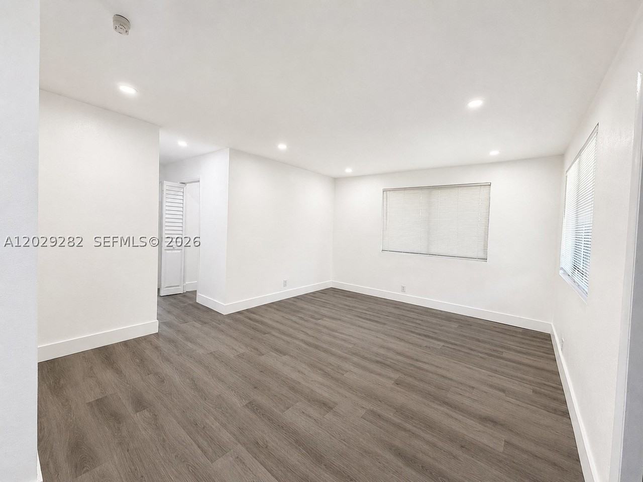 900 Nw 8th Ave #4 - Photo 4 of 14