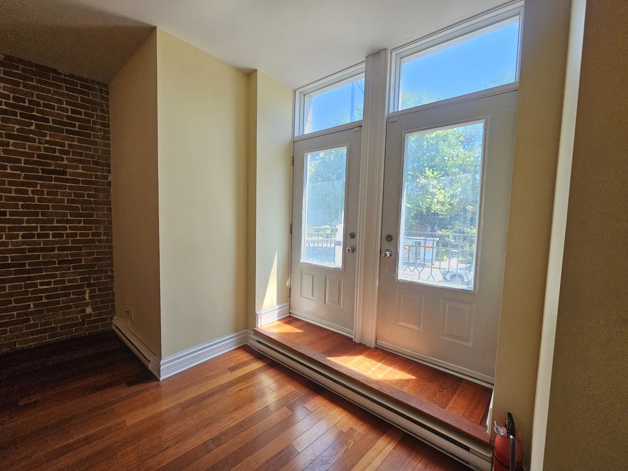 169 Rue Sherbrooke Est #A - Photo 4 of 26