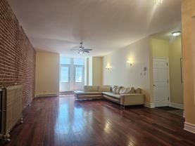 169 Rue Sherbrooke Est #A - Photo 1 of 1