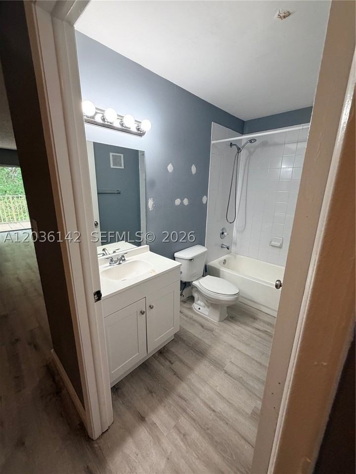 15741 Sw 137th Ave #204 - Photo 4 of 8