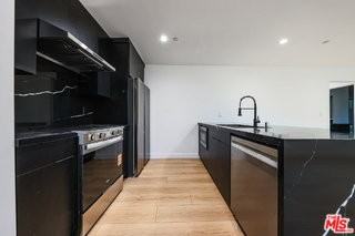 1525 S Carmelina Ave #1527-1-2 - Photo 2 of 8