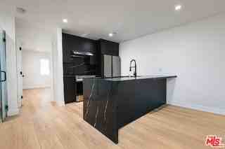 1525 S Carmelina Ave #1527-1-2 - Photo 3 of 8