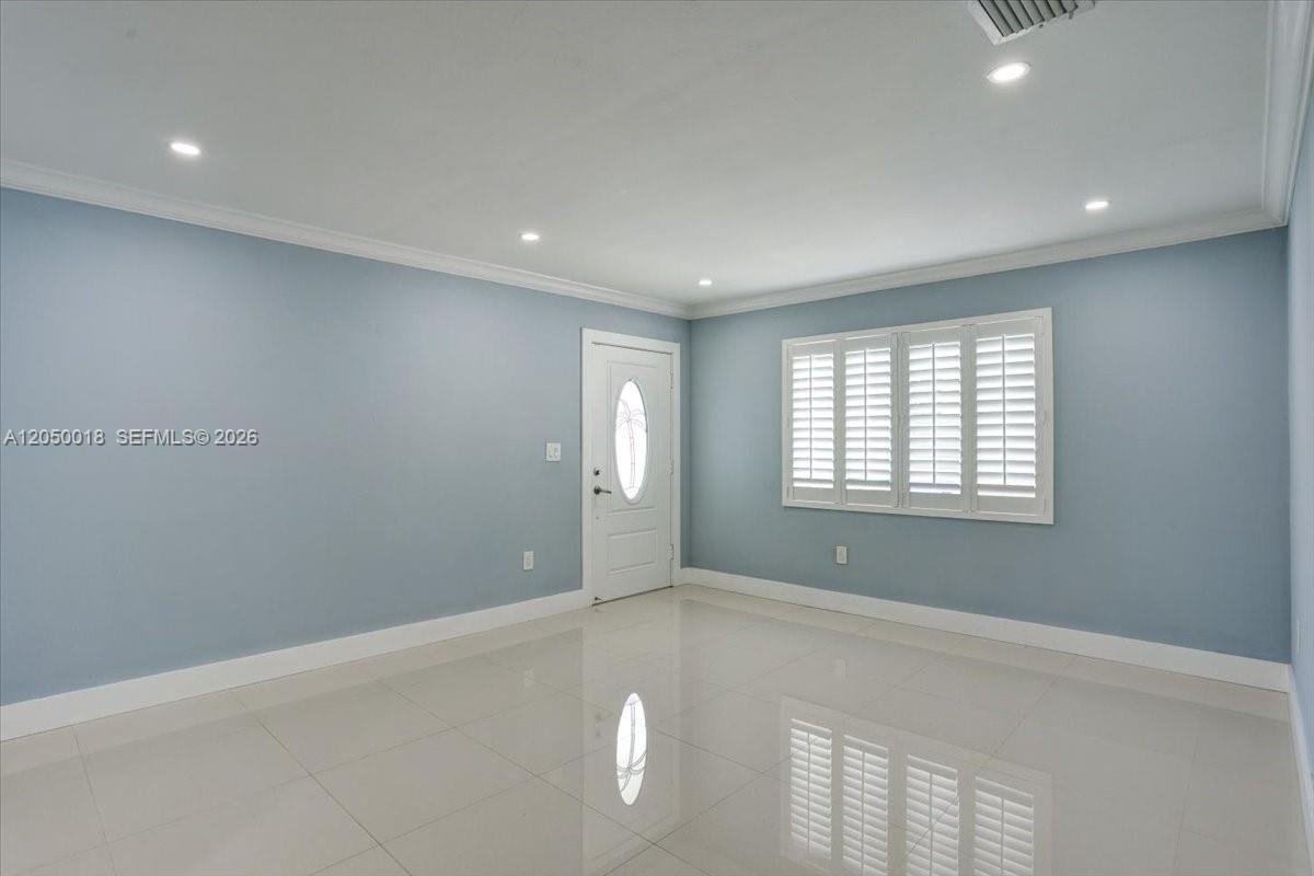 1750 Sw 21st St - Photo 5 of 8