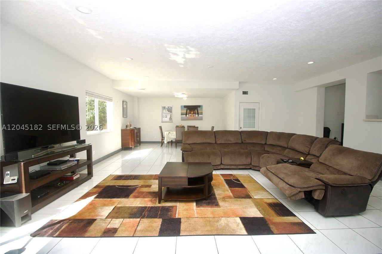 14431 Nw 15th Dr - Photo 2 of 33