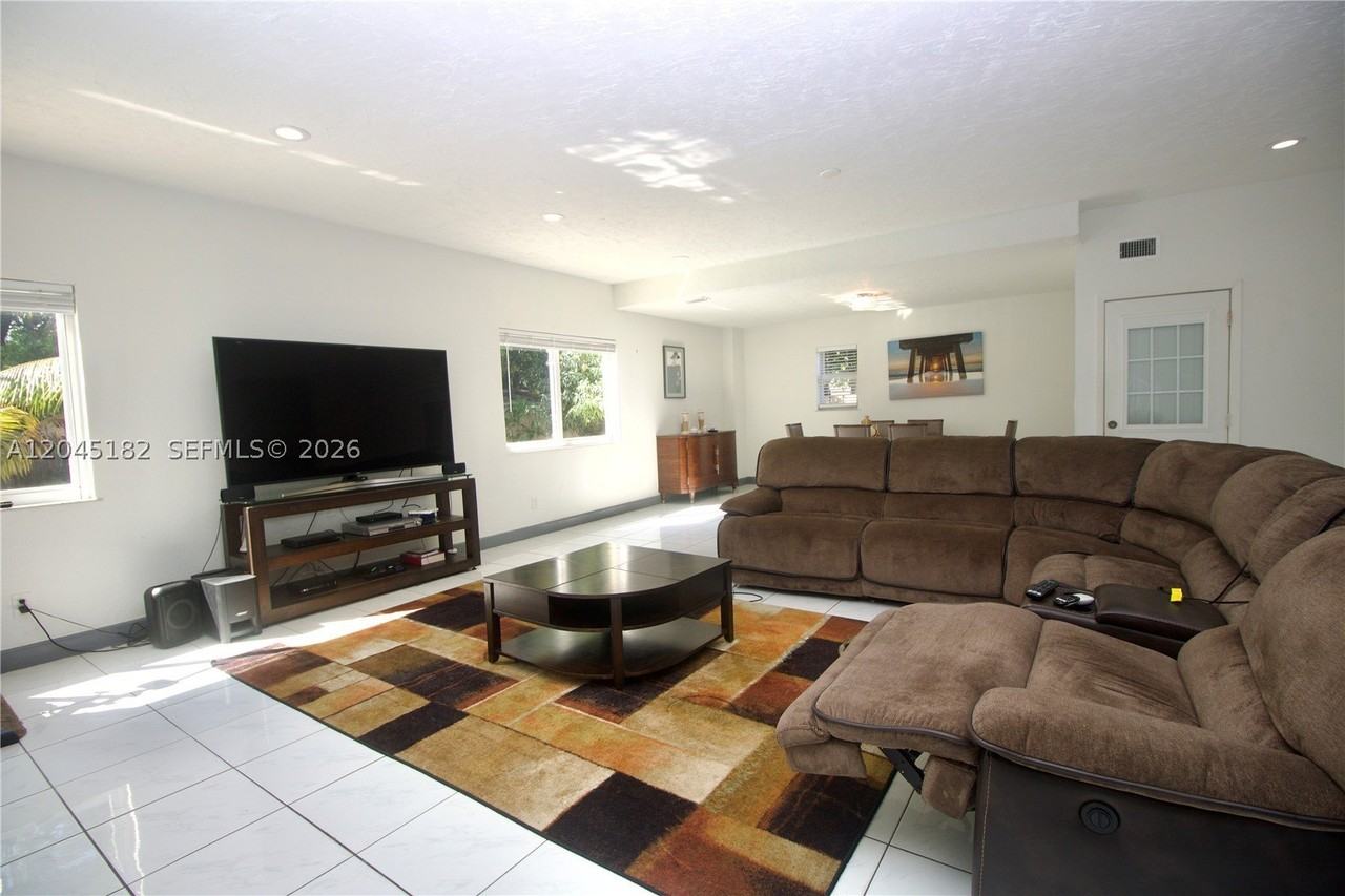 14431 Nw 15th Dr - Photo 4 of 33