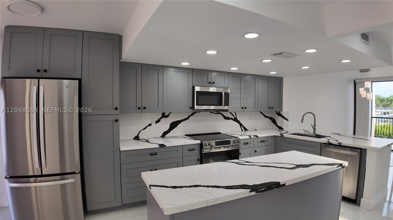 2801 Sw 87th Ave #1009 - Photo 2 of 32