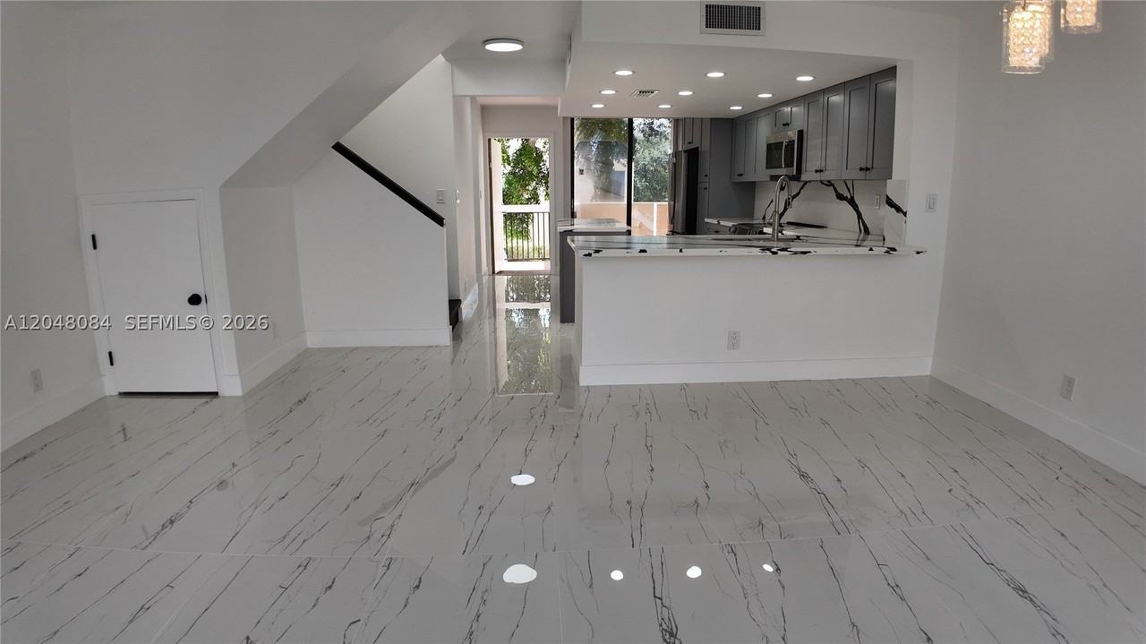 2801 Sw 87th Ave #1009 - Photo 5 of 32