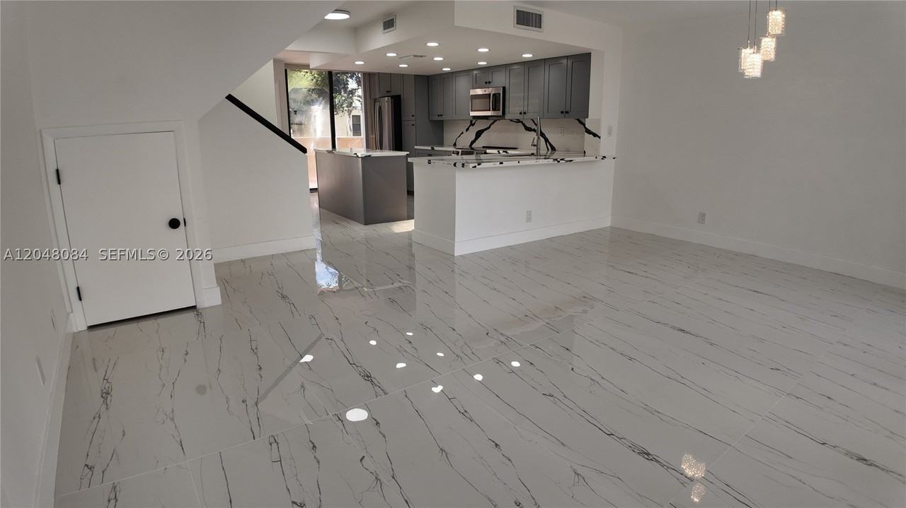 2801 Sw 87th Ave #1009 - Photo 6 of 32