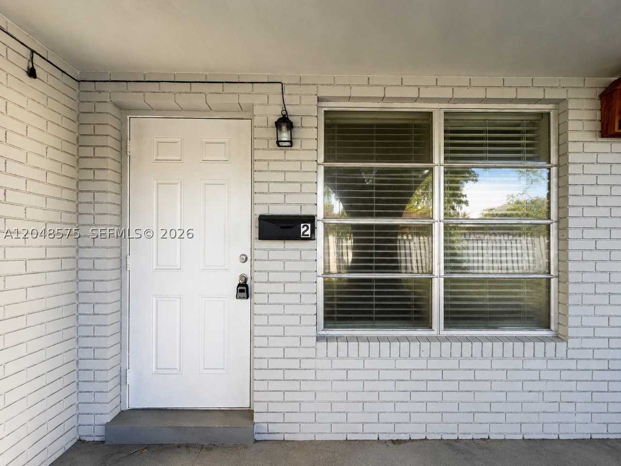 117 Ne 30th Ct #2 - Photo 3 of 15