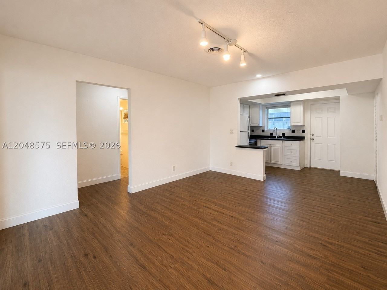 117 Ne 30th Ct #2 - Photo 4 of 15