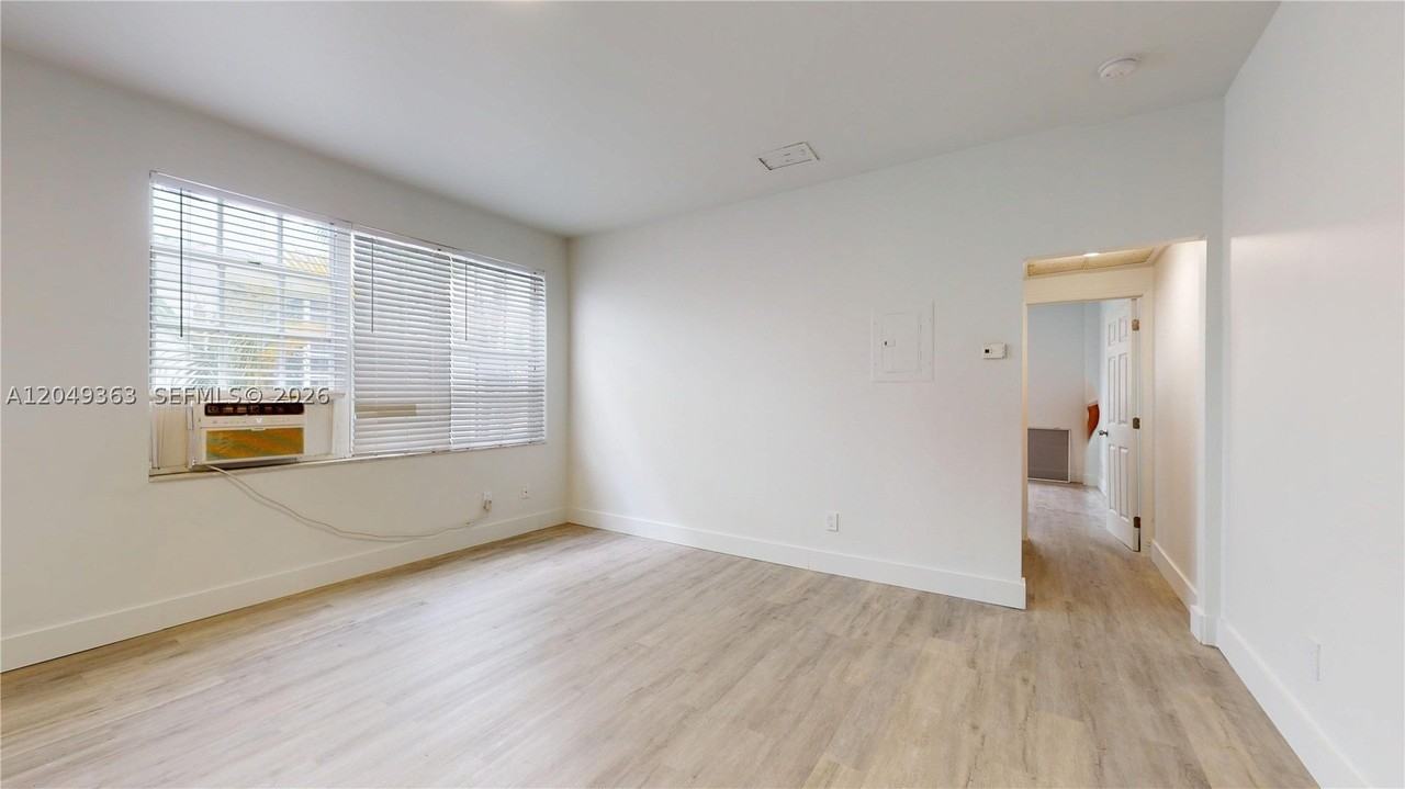 828 Pennsylvania Ave #7 - Photo 3 of 17