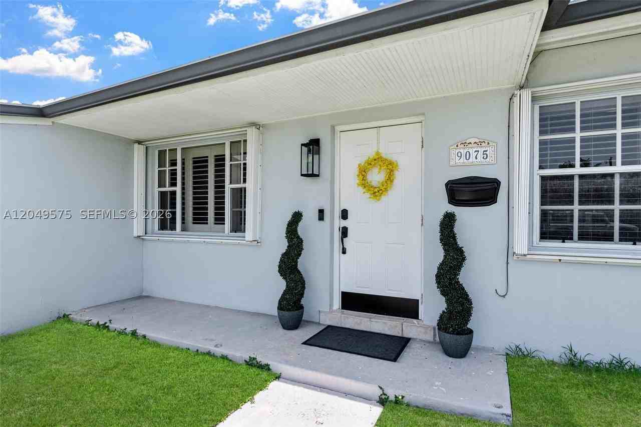 9075 Sw 48th Ter #0 - Photo 3 of 35