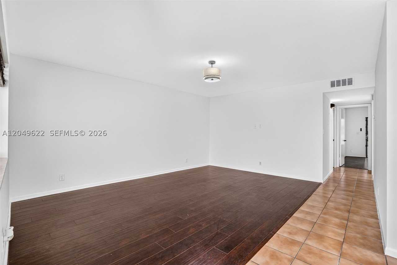 9920 Nw 68th Pl #110 - Photo 5 of 38