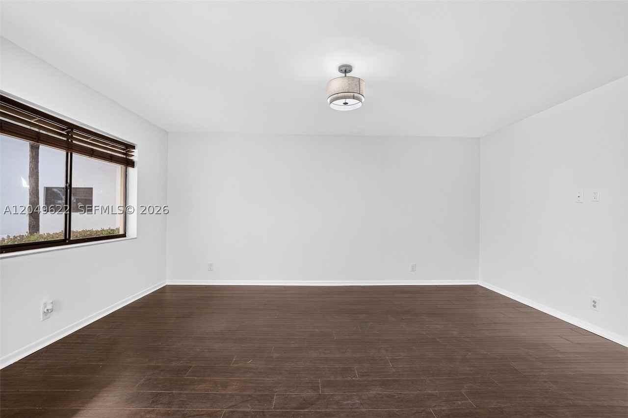 9920 Nw 68th Pl #110 - Photo 6 of 38