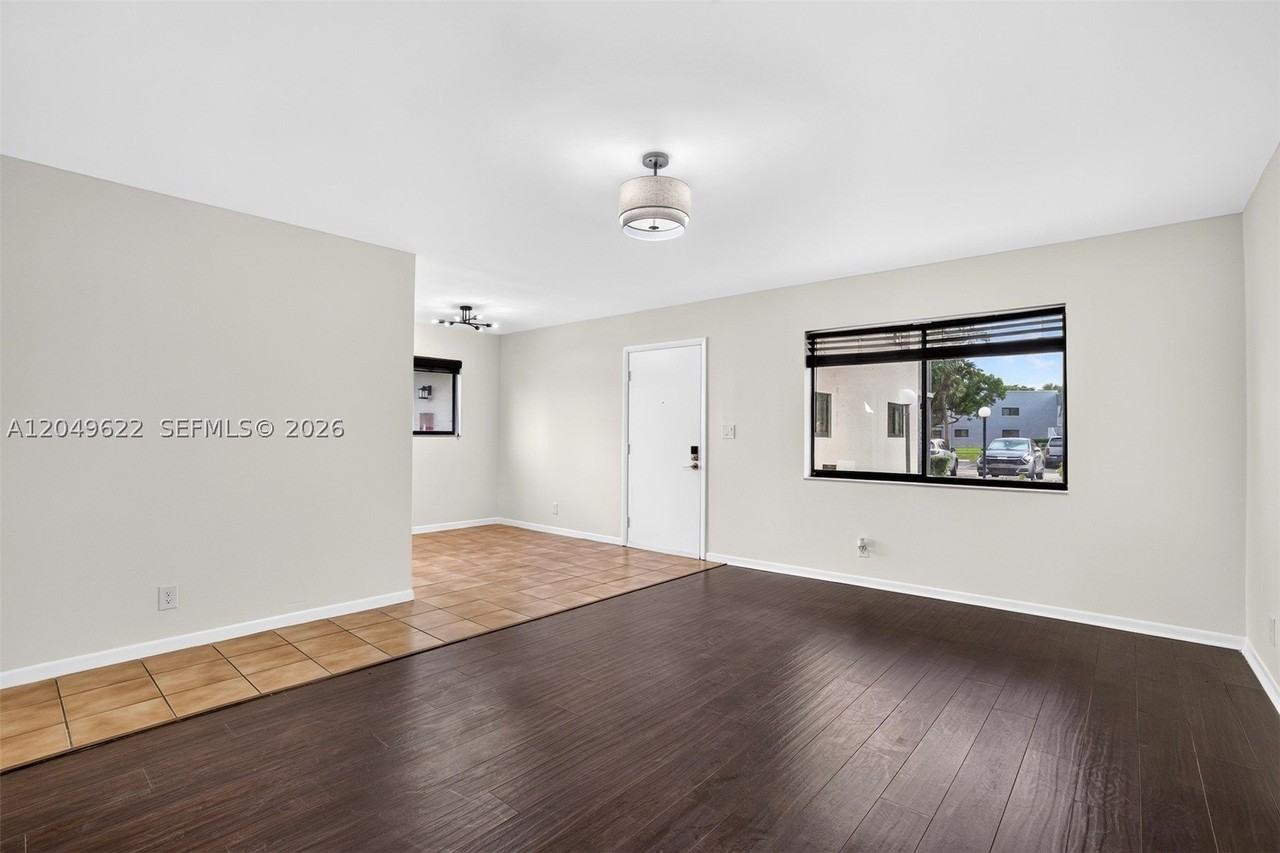 9920 Nw 68th Pl #110 - Photo 7 of 38