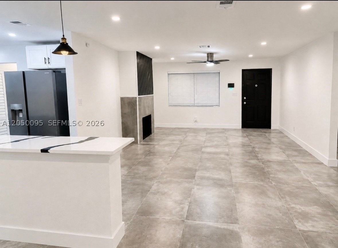 1039 Ne 17th Ave - Photo 2 of 11
