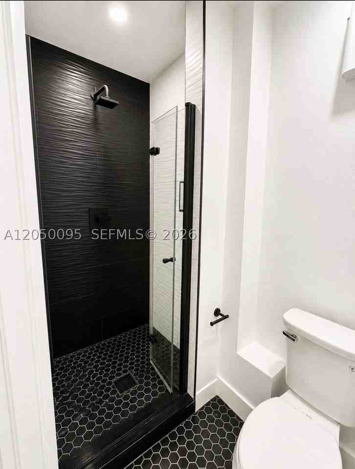 1039 Ne 17th Ave - Photo 3 of 11