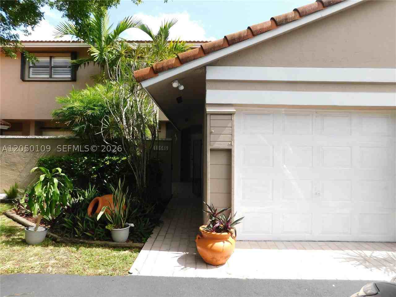 11648 Sw 91st Ter #11648 - Photo 3 of 33