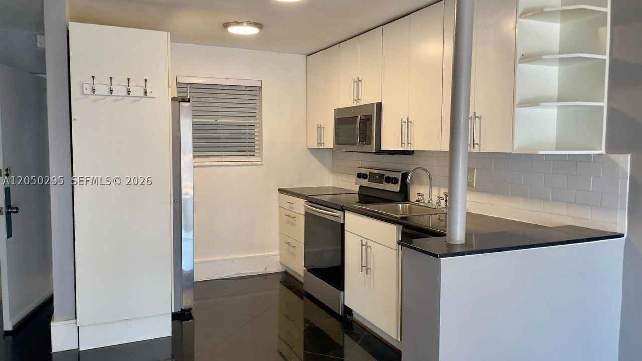 3944 Ne 167th St #106 - Photo 6 of 10