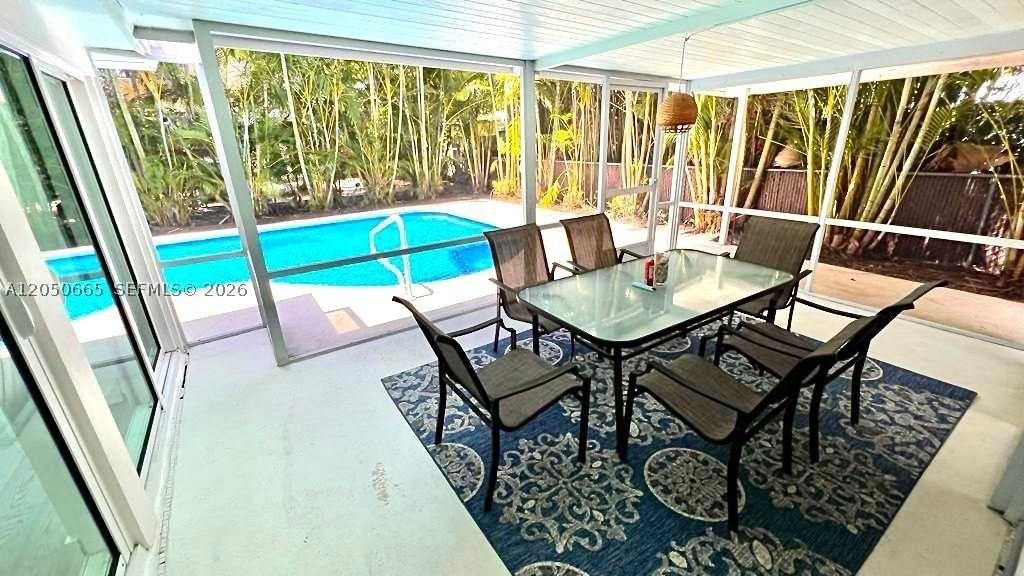 262 Bombay Ave - Photo 7 of 21