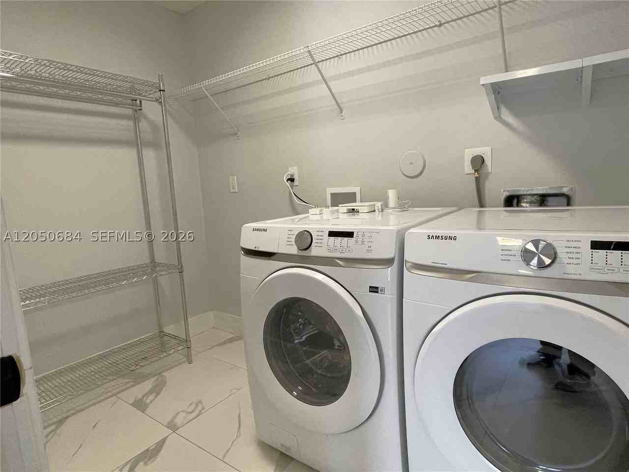 1370 Nw 3rd St - Photo 3 of 38