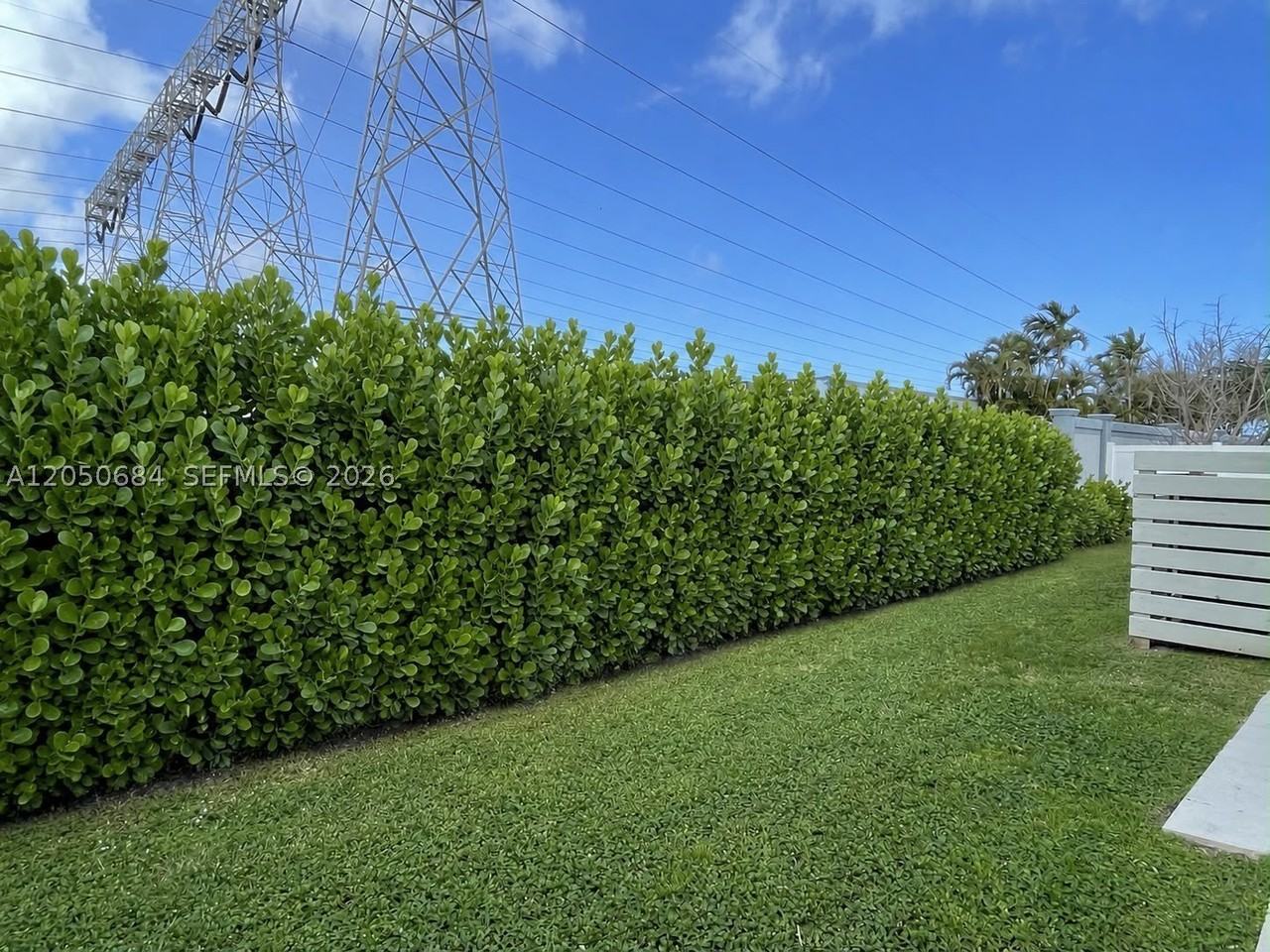 1370 Nw 3rd St - Photo 4 of 38