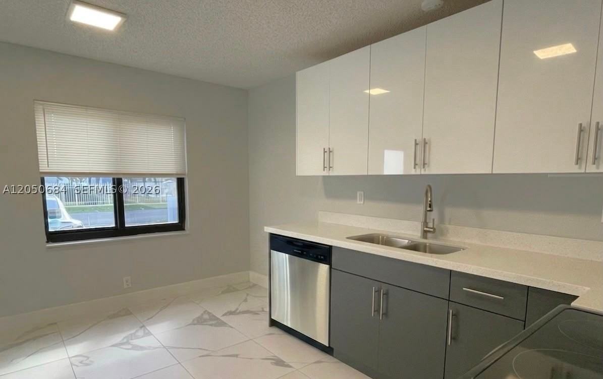 1370 Nw 3rd St - Photo 5 of 38